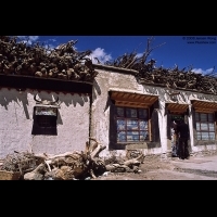 Traditional Tibetan house, Zanda, Nargi
