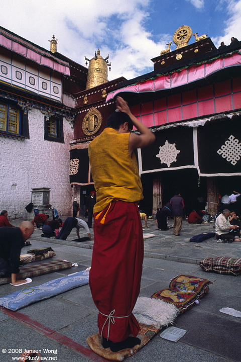 Pilgrim prostrating in front of Jokhang