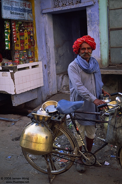Man delivering milk, Bundi