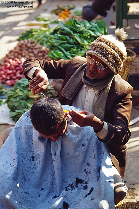 Street barber, Kathmandu