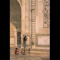 Craftsmen maintaining surface of Taj Mahal