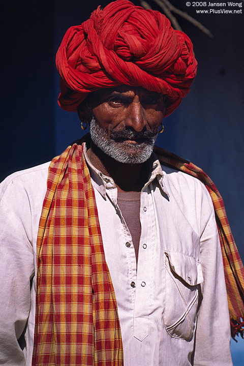 Man wearing red turban, Akoda village