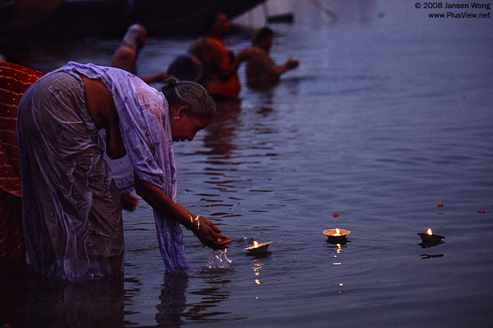 Prayer woman offering floating candels on Ganges, Varanasi